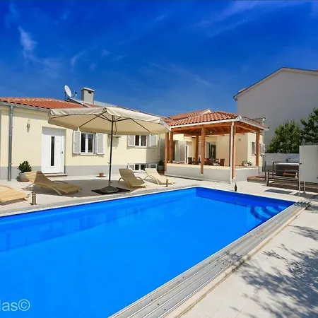 Villa Center
